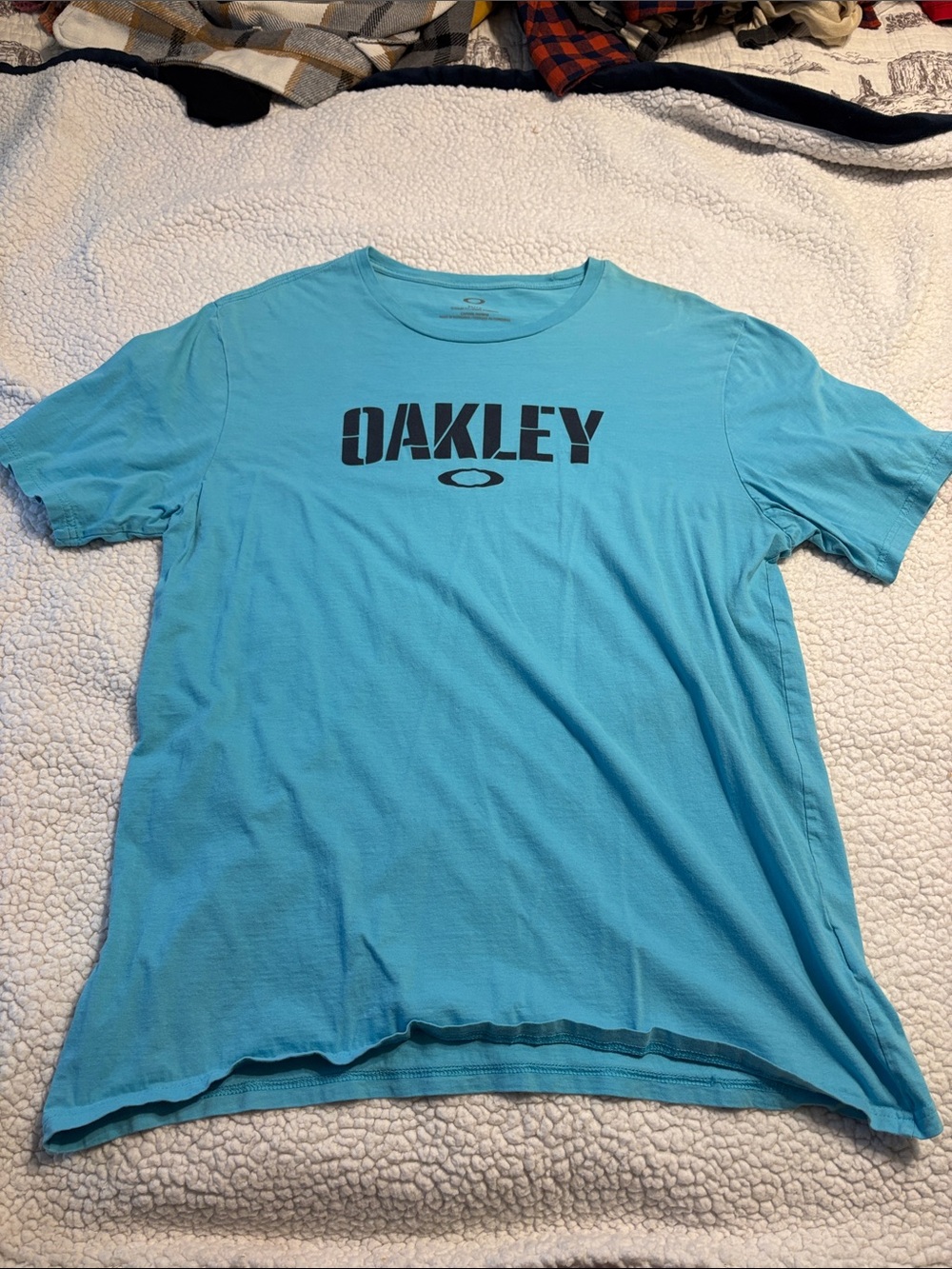 Oakley Men’s Short Sleeve Tee in Turquoise with Black Logo